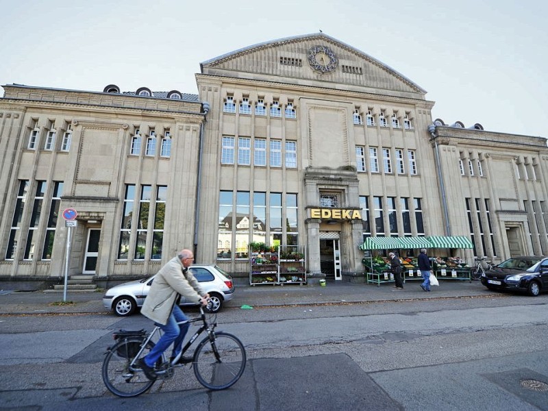 Der ehemalige Kruppsche Konsum - heute ein Supermarkt mit dezentem denkmalfreundlichen Logo.