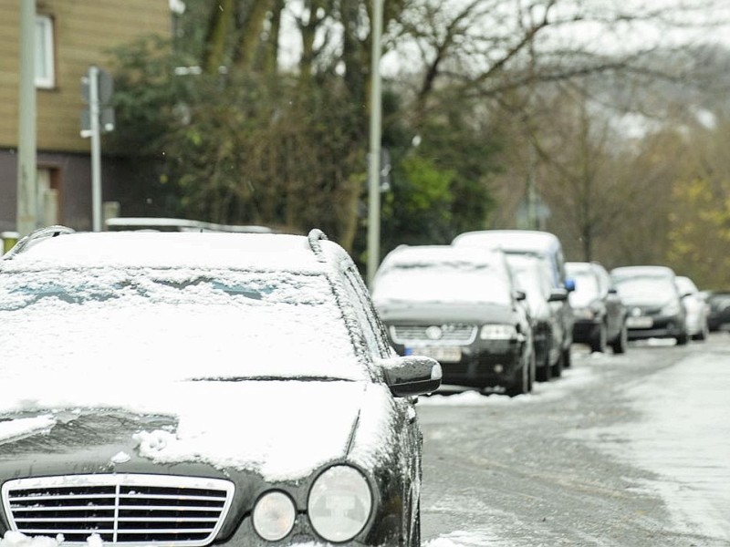 5. Dezember: Orkantief Xaver bringt Schnee und Staus nach Nordrhein-Westfalen. Im Bergischen Land und im Sauerland wurden bis zu 15 Zentimeter Schnee gemessen. Auf den Autobahnen staute sich der Verkehr, weil Lkws auf der glatten Fahrbahnen immer wieder ins Rutschen gerieten.