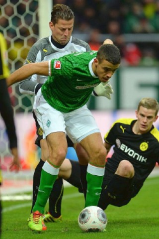 Borussia Dortmund hat den Anschluss an Bayer 04 Leverkusen souverän gewahrt.