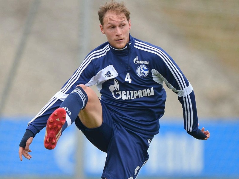 Training FC Schalke 04 am Donnerstag, 13.02.2014 in Gelsenkirchen.Im Bild Schalkes Kapitän Benedikt HöwedesFoto: Joachim Kleine-Büning/WAZ FotoPool