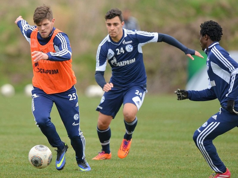 Training FC Schalke 04 am Donnerstag, 13.02.2014 in Gelsenkirchen.Im Bild Schalkes Klaas Jan Huntelaar (l)Foto: Joachim Kleine-Büning/WAZ FotoPool