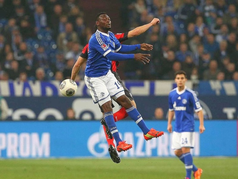 Die königsblauen Tore erzielten Chinedu Obasi und Klaas-Jan Huntelaar.