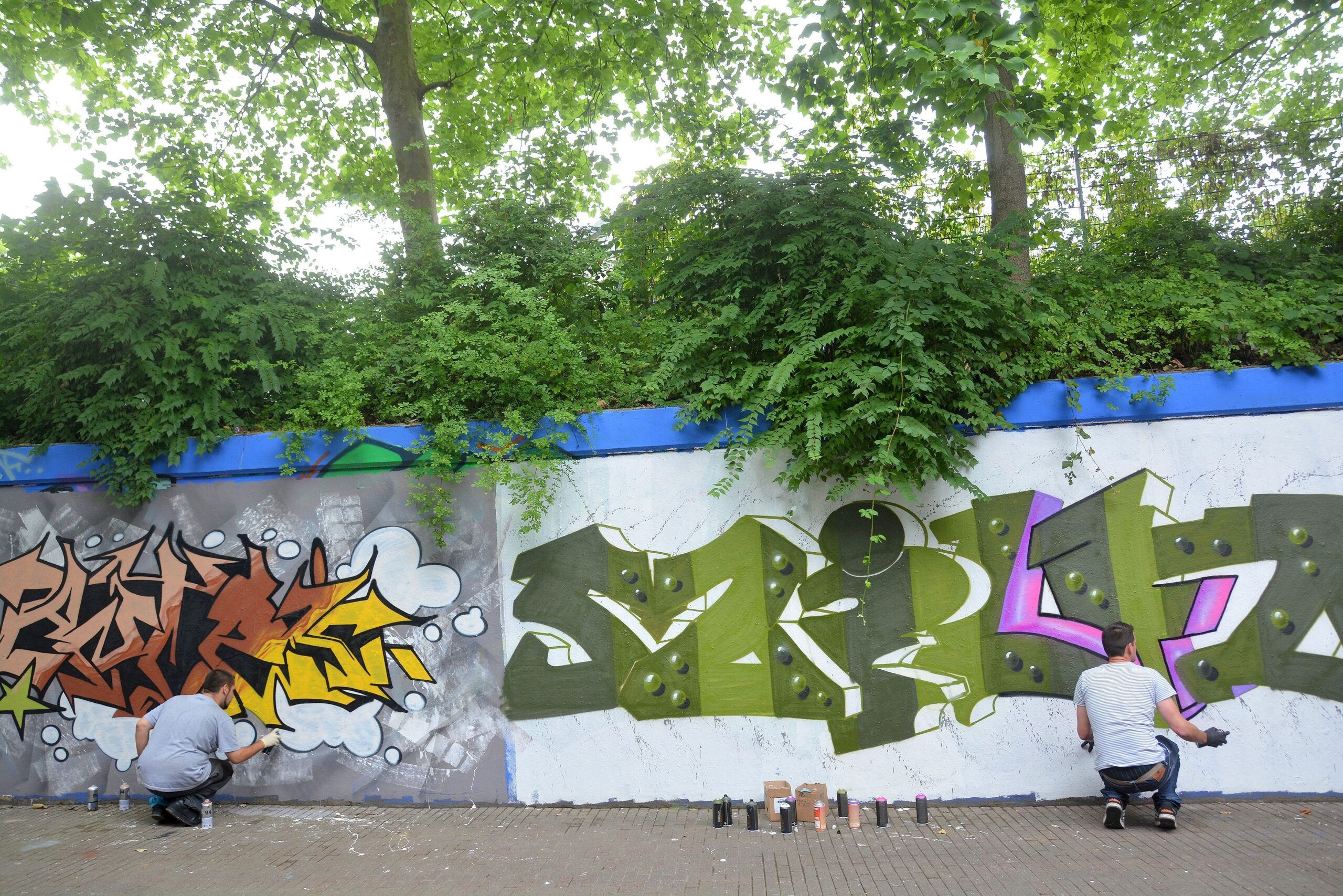 Die WAZ besucht für das Online-Feature über die Graffiti-Szene im Ruhrgebiet am Montag, 20.07.2015, Steven Blaton und seine Crew beim Live-Sprühen im Gladbecker Schürenkamptunnel. Diese Hall of Fame ist reich bebildert, aber jedes Kunstwerk kann schon am nächsten Tag wieder übermalt sein. Foto: Oliver Mengedoht / FUNKE Foto Services