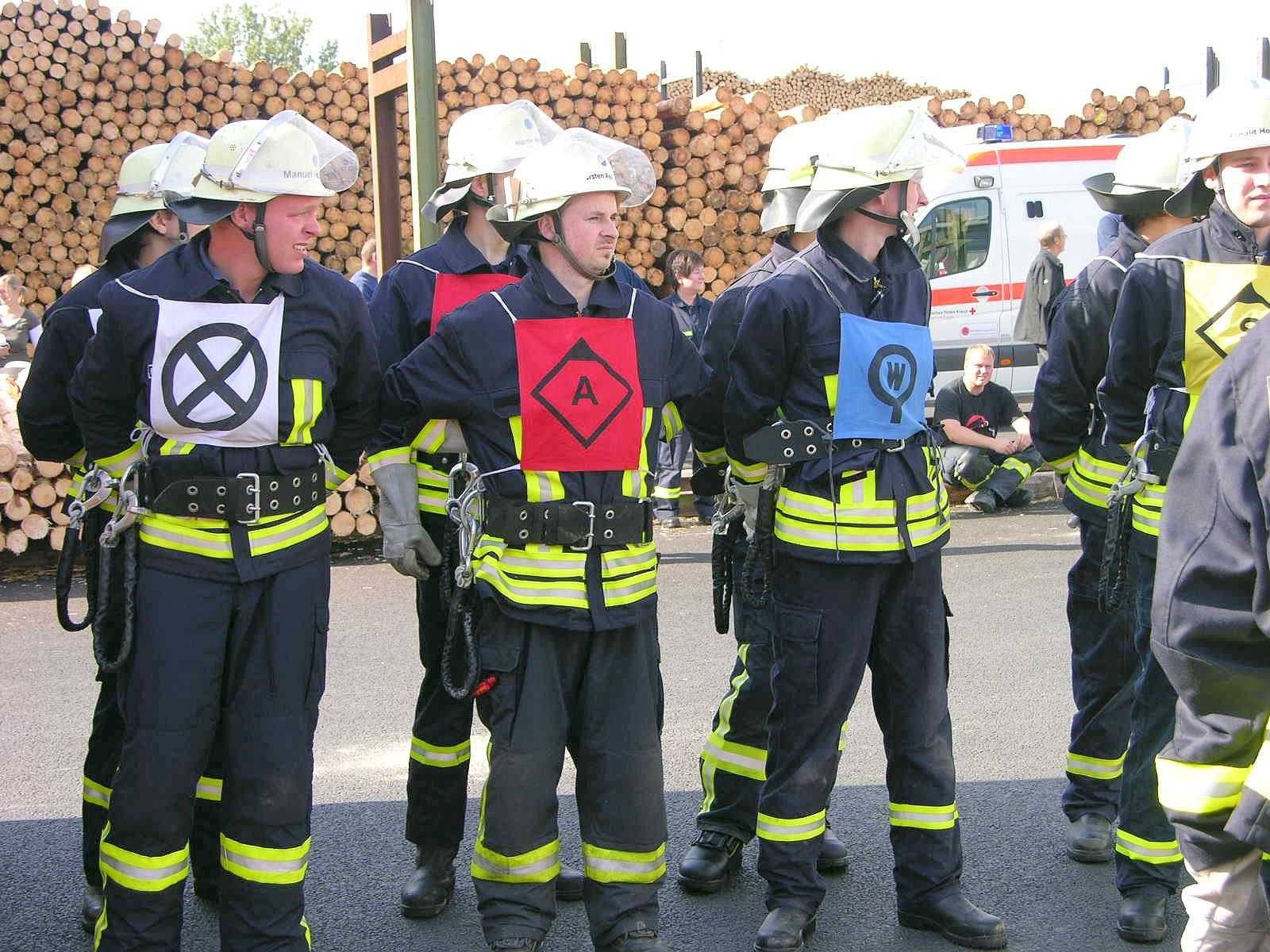 Seit 1991 wird im Hochsauerlandkreis der Leistungsnachweis der Feuerwehren nach den Richtlinien des Feuerwehrverbandes durchgeführt. Die Löschgruppe Berge der Freiwilligen Feuerwehr Meschede war am Samstag Ausrichter dieser fast schon traditionellen mittlerweile 21. Veranstaltung.