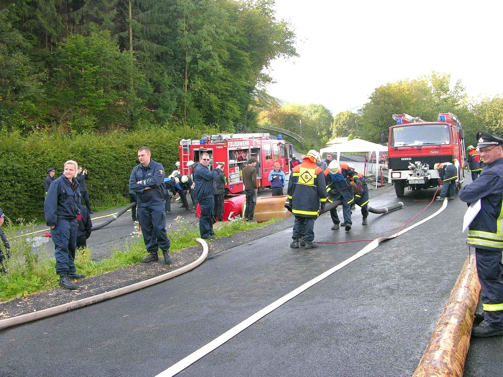 Seit 1991 wird im Hochsauerlandkreis der Leistungsnachweis der Feuerwehren nach den Richtlinien des Feuerwehrverbandes durchgeführt. Die Löschgruppe Berge der Freiwilligen Feuerwehr Meschede war am Samstag Ausrichter dieser fast schon traditionellen mittlerweile 21. Veranstaltung.