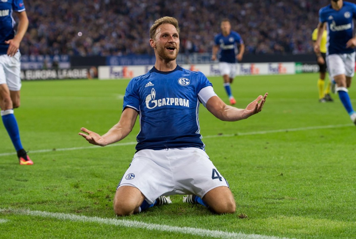 schalke-fussball-ssport-hoewedes.jpg