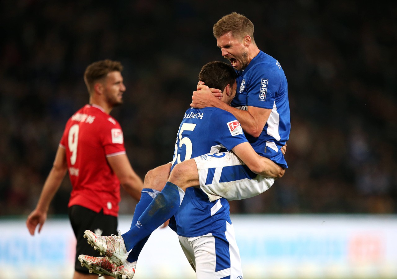 Beim FC Schalke 04 verrät Simon Terodde: Kollege Kaminski (l.) war mal Stürmer.