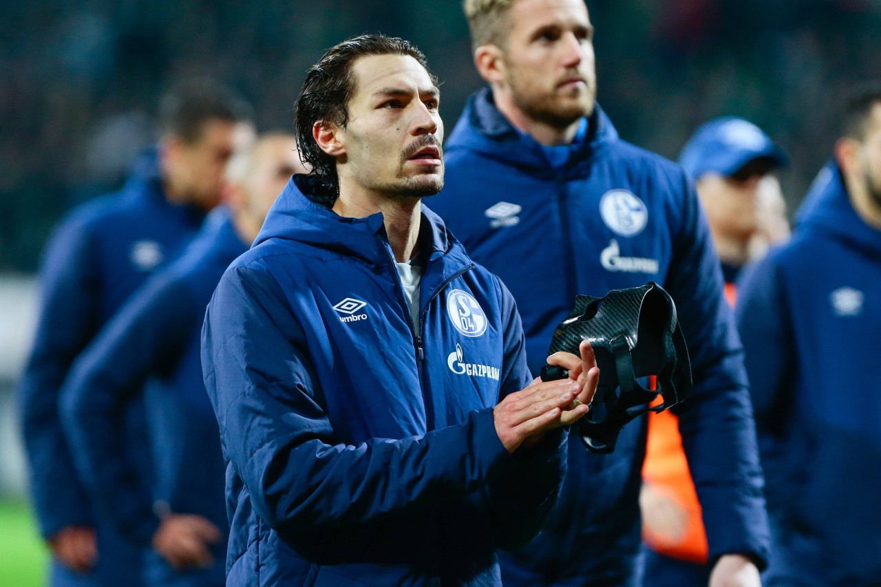 Benjamin Stambouli und seine Teamkollegen bedankten sich nach dem Spiel in Bremen bei den Fans für den beeindruckenden Support.