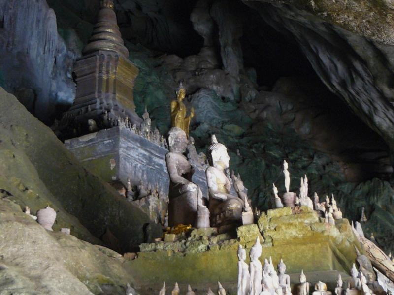 Pak Ou ist einer der wichtigsten Pilgerorte in Laos. Klar, dass eine Kreuzfahrt auf dem Mekong auch hier Halt macht.