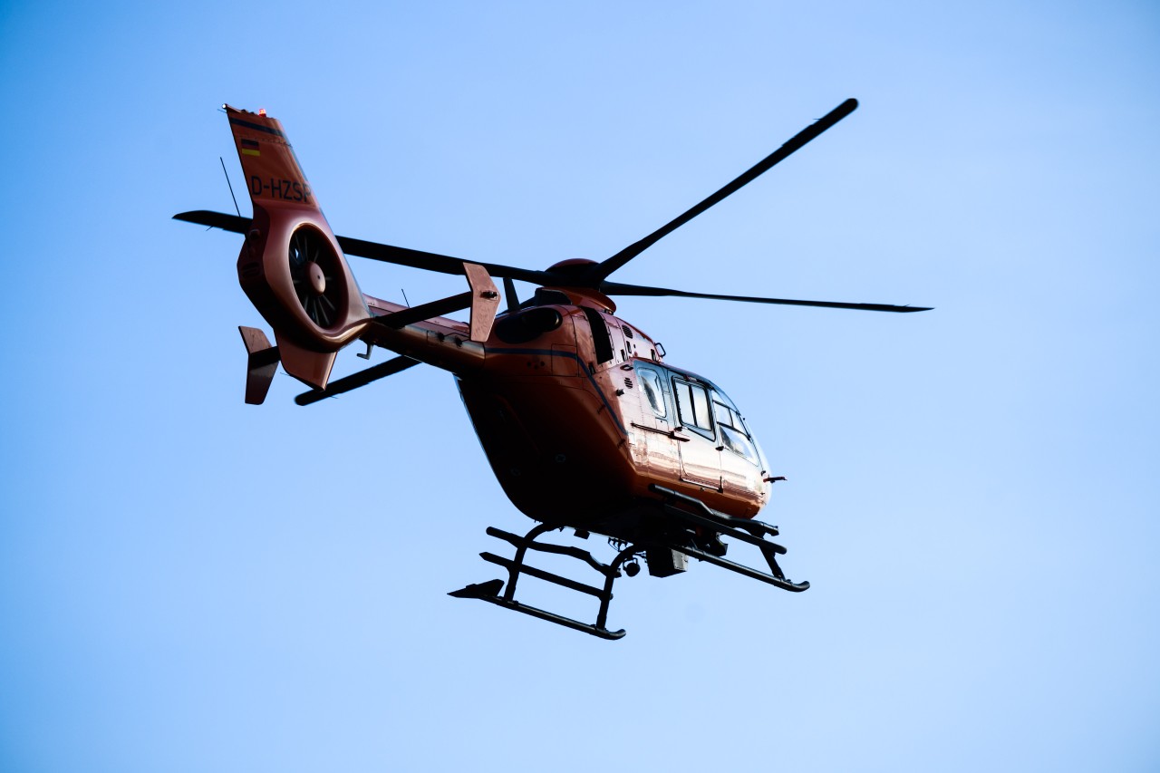 Auf der A42 in Duisburg landete am Montag ein Hubschrauber. (Symbolbild)
