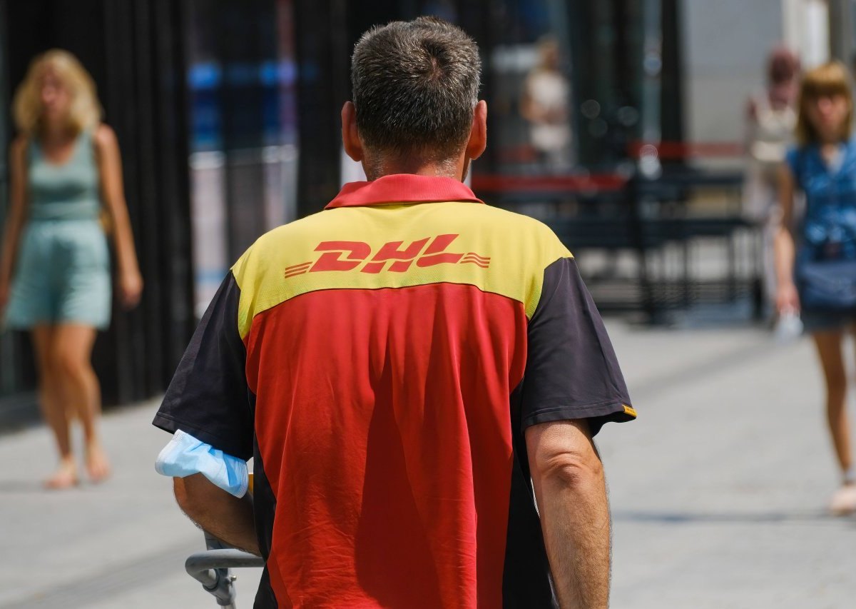 DHL.jpg