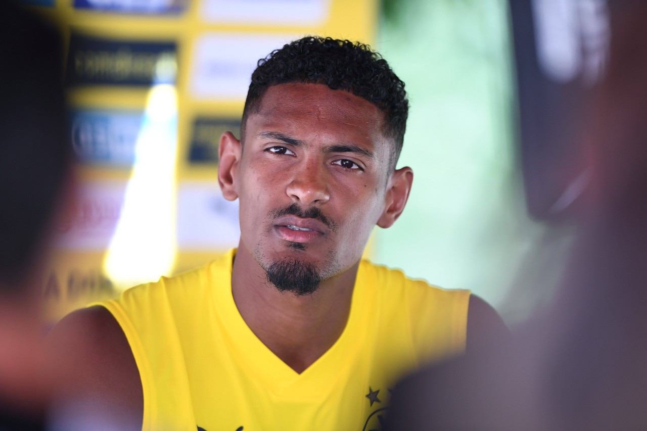 Sebastien Haller wird dem BVB wegen eines Hodentumors auf unbestimmte Zeit fehlen.