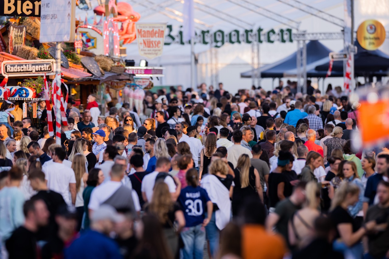 Trotz eines Verbots wurde der Mallorca-Hit „Layla“ auf der Rheinkirmes in der NRW-Hauptstadt gespielt.