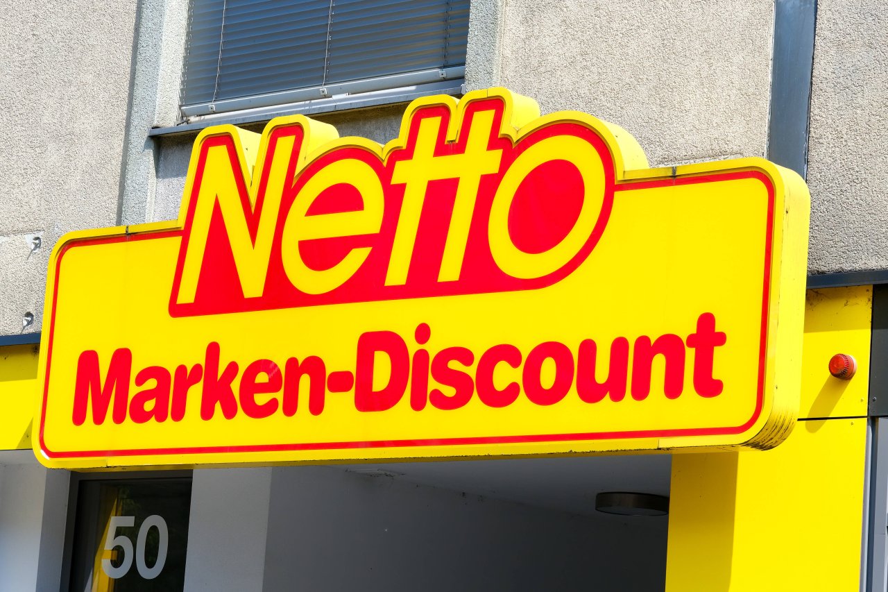 Netto In Essen: Überfall – Mann Bedroht Kassiererin Mit Waffe ...