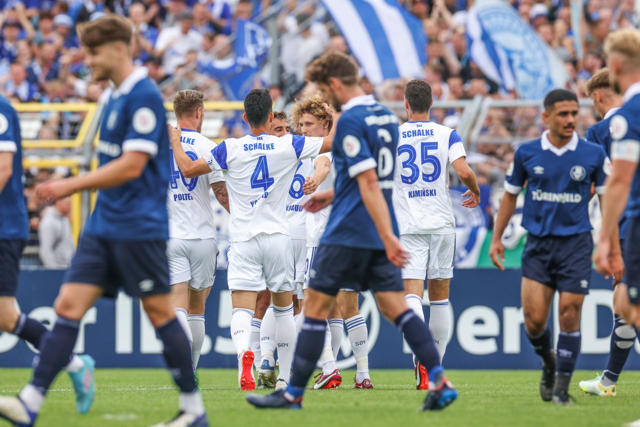 Der FC Schalke 04 war im DFB-Pokal beim Bremer SV gefordert.