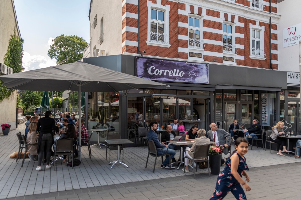 Ruhrgebiet: Das beliebte Café Corretto in Bottrop muss nun schon um 19 Uhr zu machen. (Archivbild)