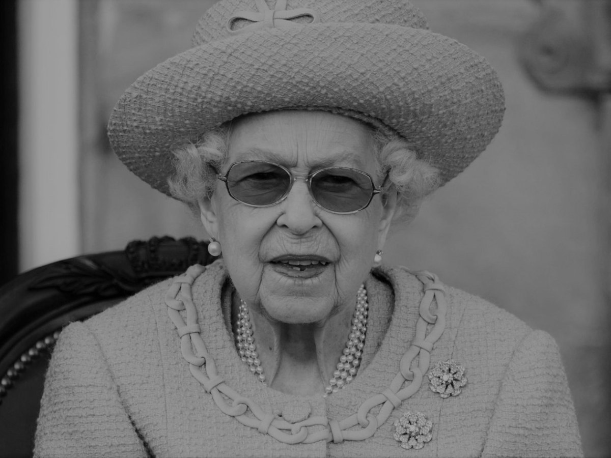 Queen-Elizabeth-Fan.jpg