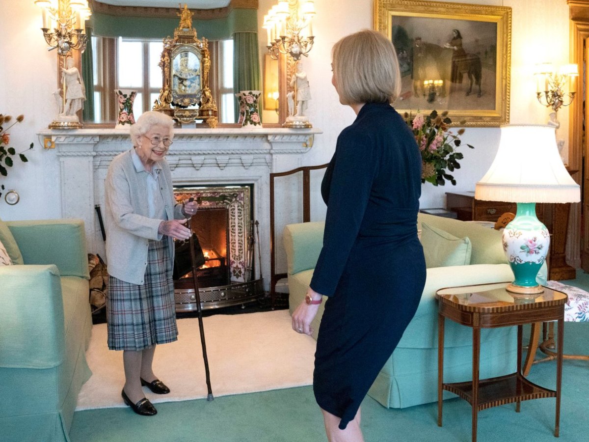 Queen-Elizabeth-II-Liz-Truss.jpg