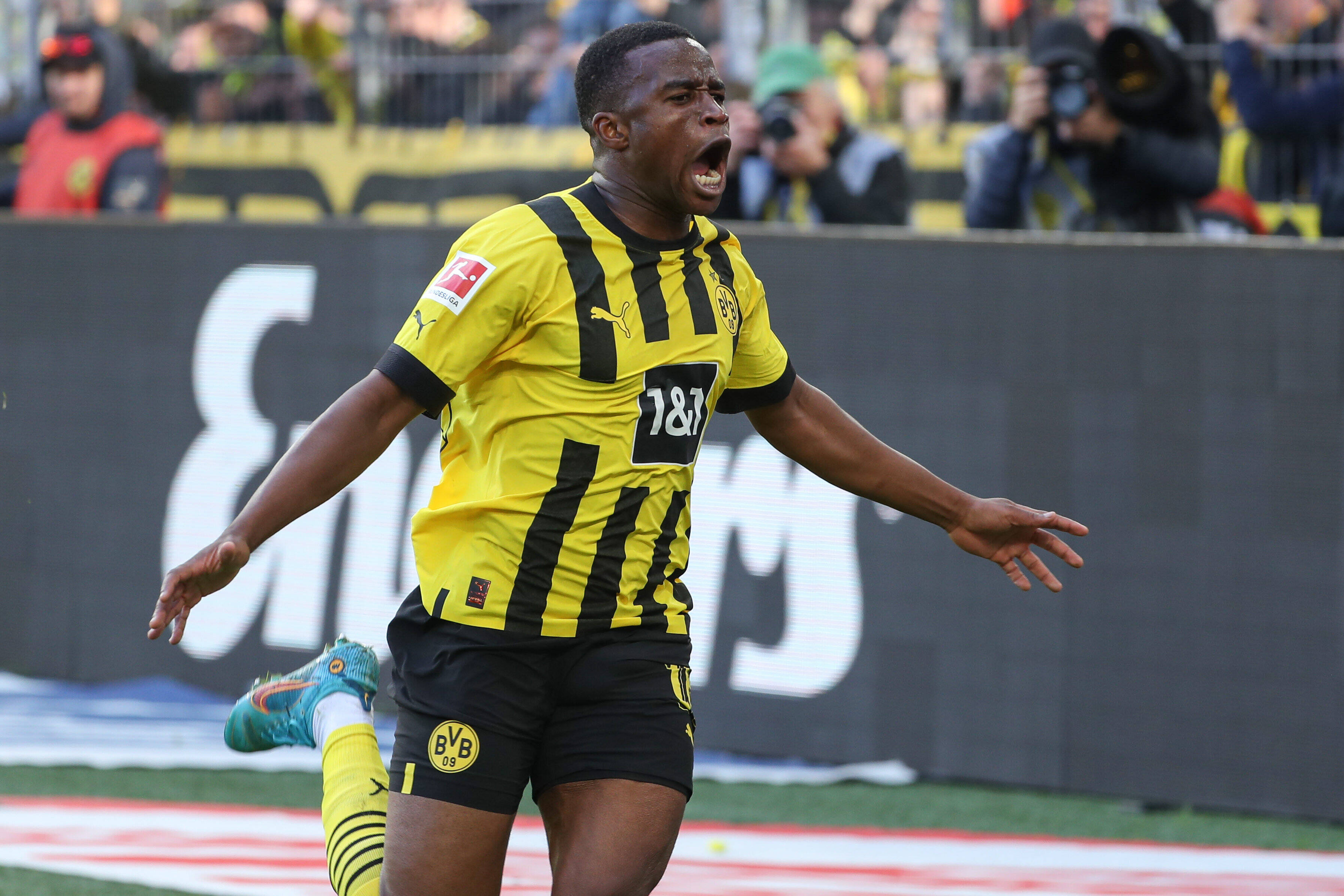 Borussia Dortmund: Moukoko-Entscheidung Getroffen - DerWesten.de