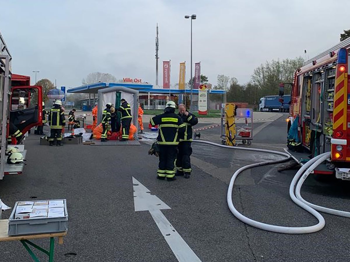 A1 in NRW Vollsperrung wegen Giftwolke! Gefährlicher Einsatz DerWesten.de