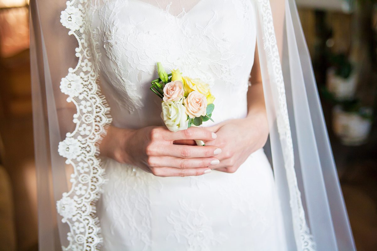 Braut verliert bei Hochzeit die Fassung.