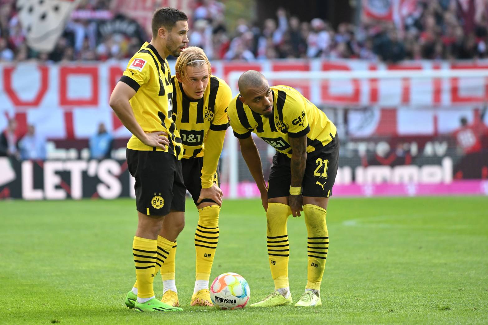 Borussia Dortmund in der Zwickmühle – wird ER im Sommer vor die Tür gesetzt?