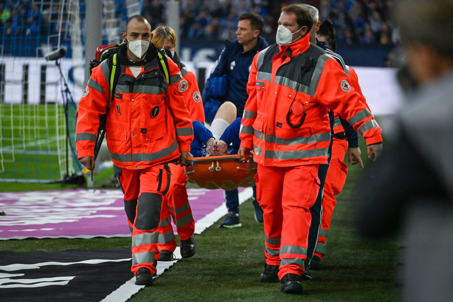 FC Schalke 04: Verletzter Star verkündet erlösende Nachricht – „Bleib stark“