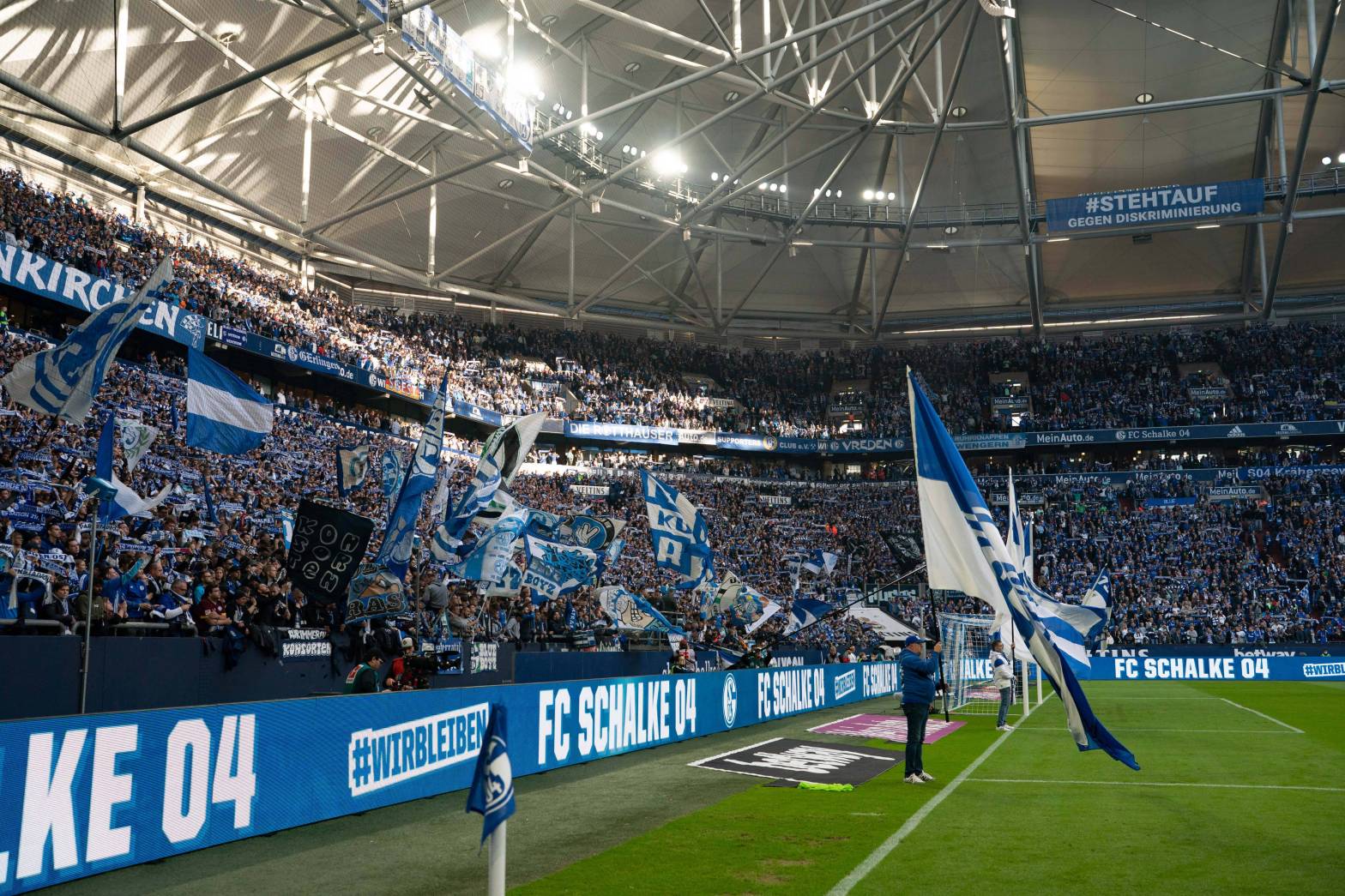 Schalke – Freiburg: Irre Choreo! Fans sorgen für Gänsehaut – „Wahnsinn!“