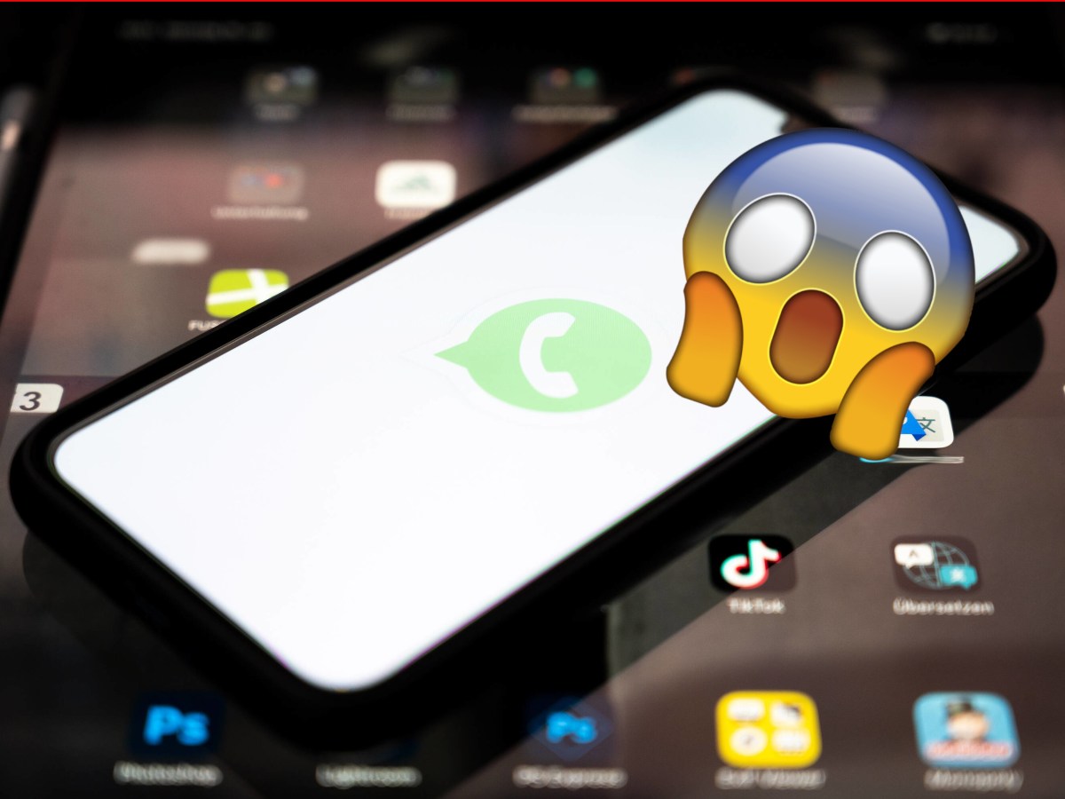 Ein Handy mit einem Whatsapp-Logo