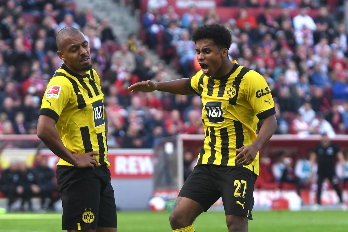 Frust bei Donyell Malen (l.) von Borussia Dortmund.