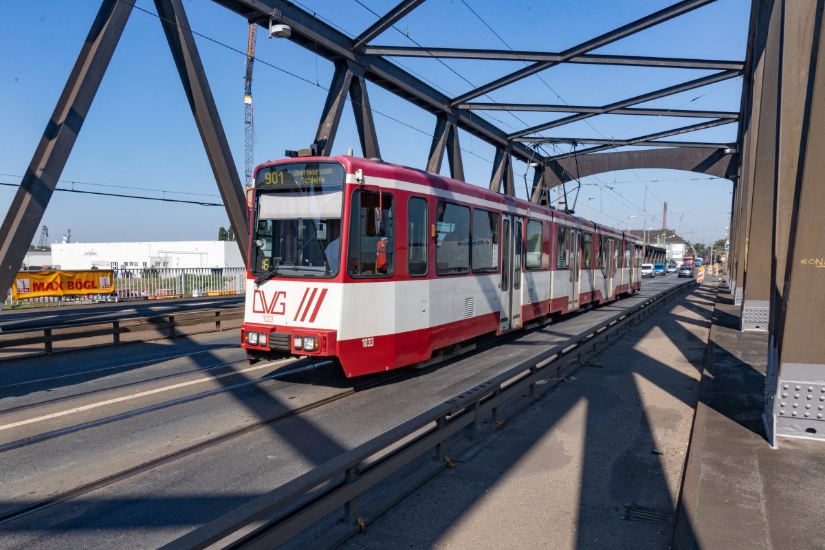 Duisburg Neue Straßenbahnen Ein Reinfall Das Sagt Die Stadt Derwestende 