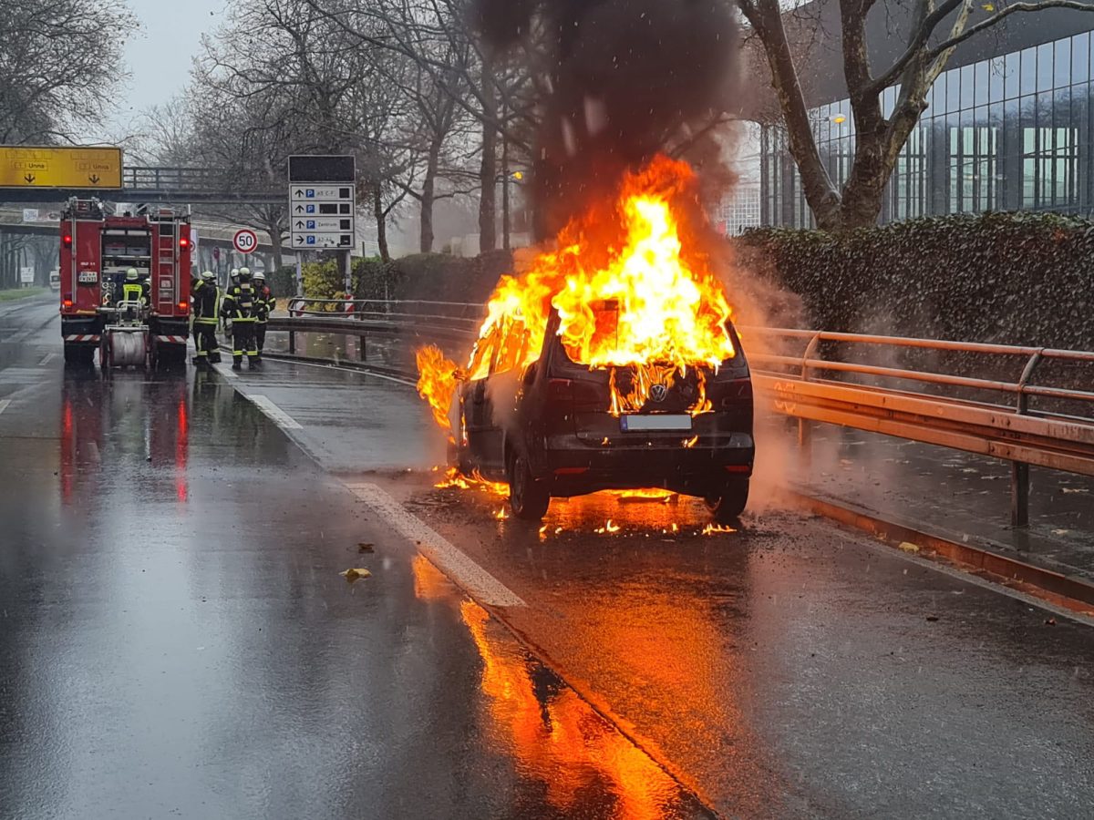 Dortmund Auto brennt