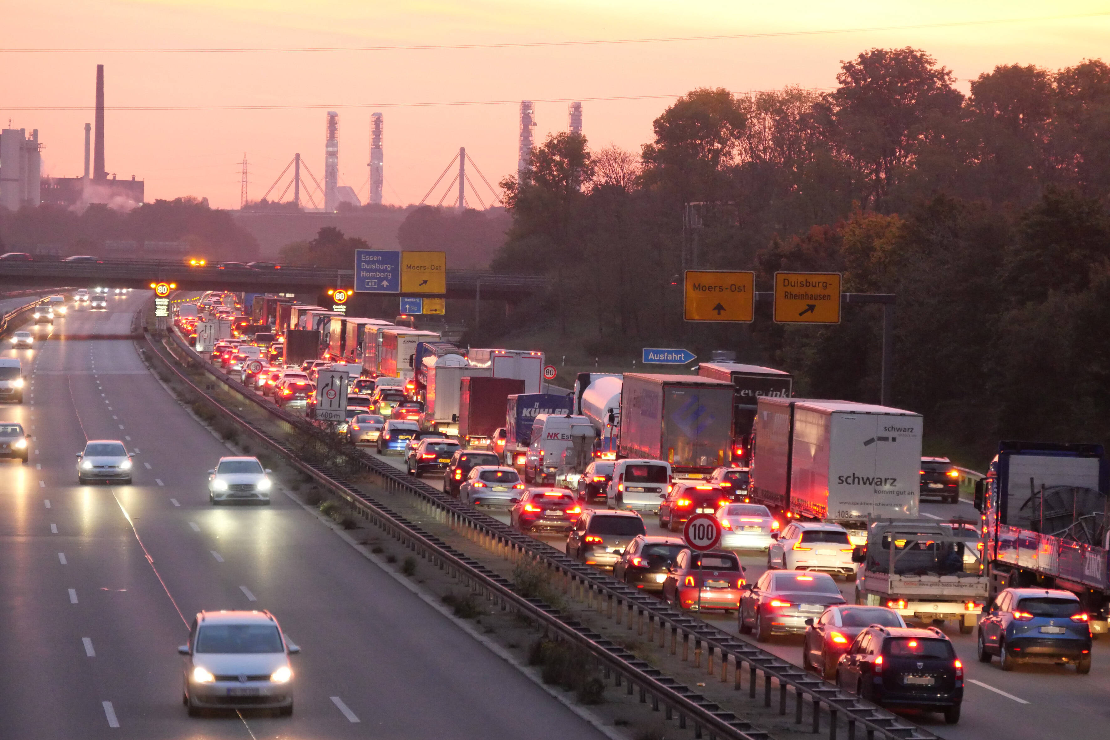 A40 In Duisburg Muss Gesperrt Werden – HIER Droht Stau - DerWesten.de