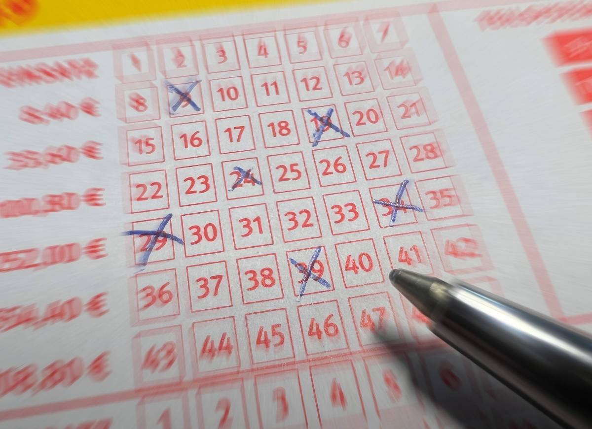 Lotto: Autowäscher knackt Millionen-Jackpot – dann fasst er einen drastischen Entschluss