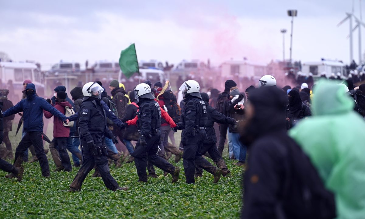 LÃ¼tzerath Polizisten und Aktivisten