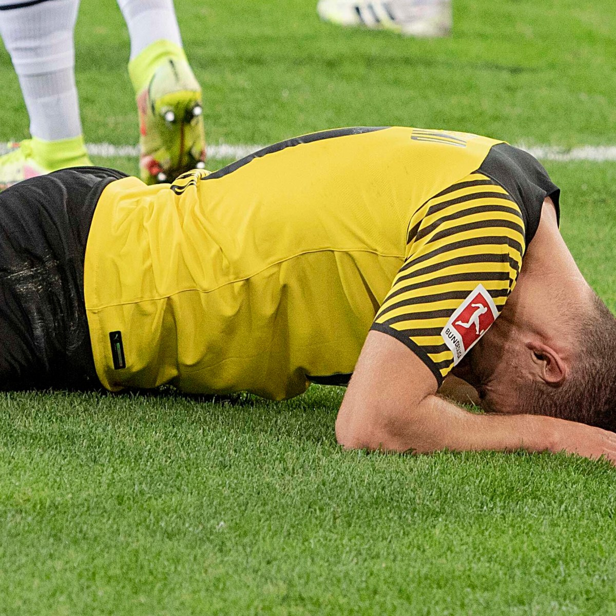 Borussia Dortmund: Schallende Ohrfeige! BVB-Star knallhart aussortiert – steht jetzt der Abgang bevor?