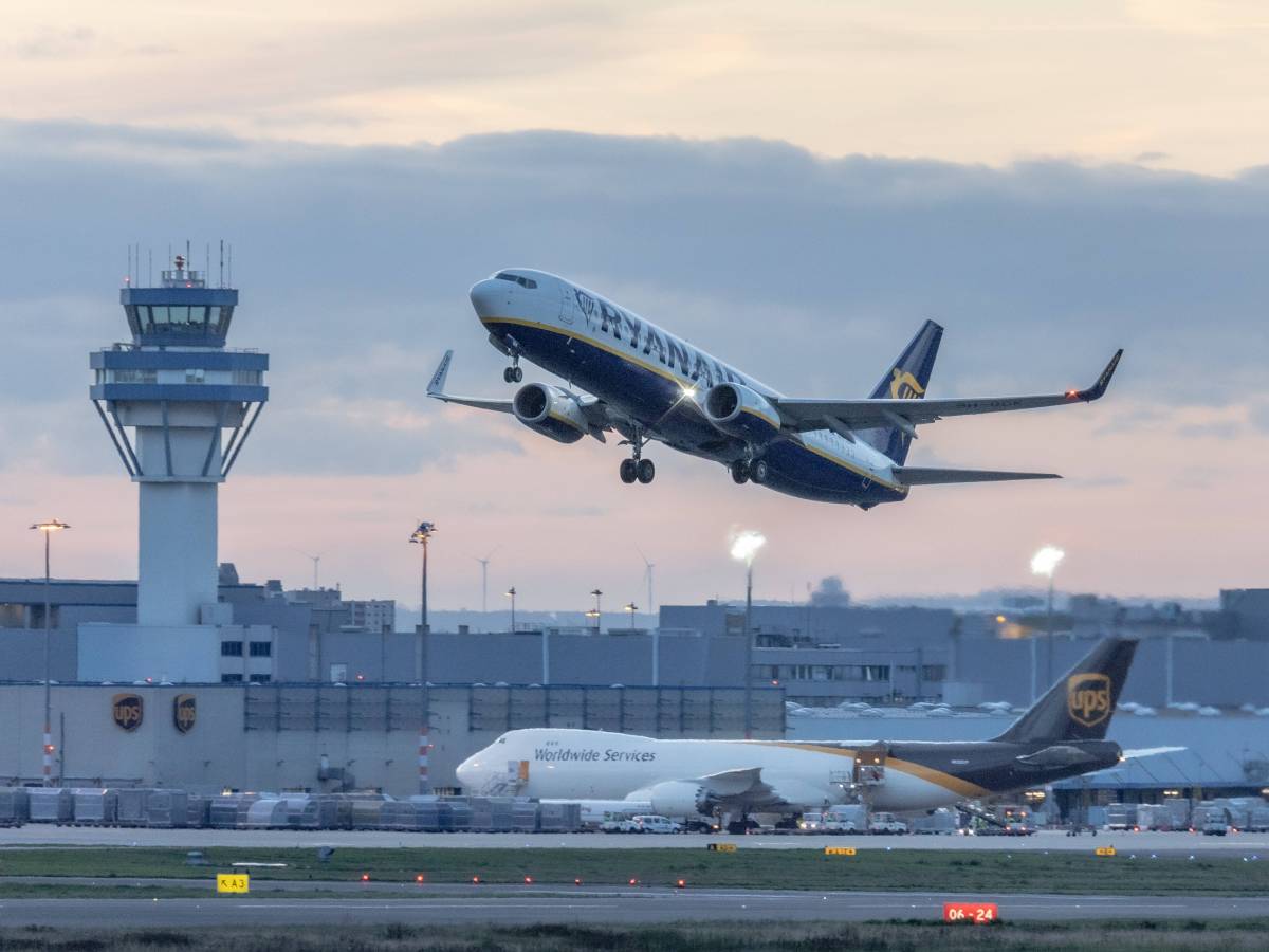 flughafen-koeln-bonn ryanair flug