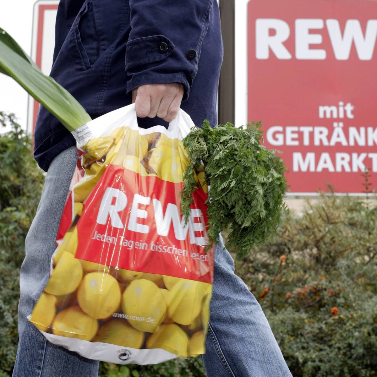 Rewe: Hersteller ruft Lebensmittel zurück – IHNEN könnte es gefährlich werden