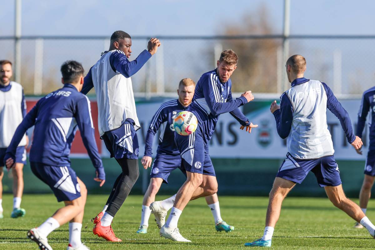 Der FC Schalke greift bei seinen Spielern durch.