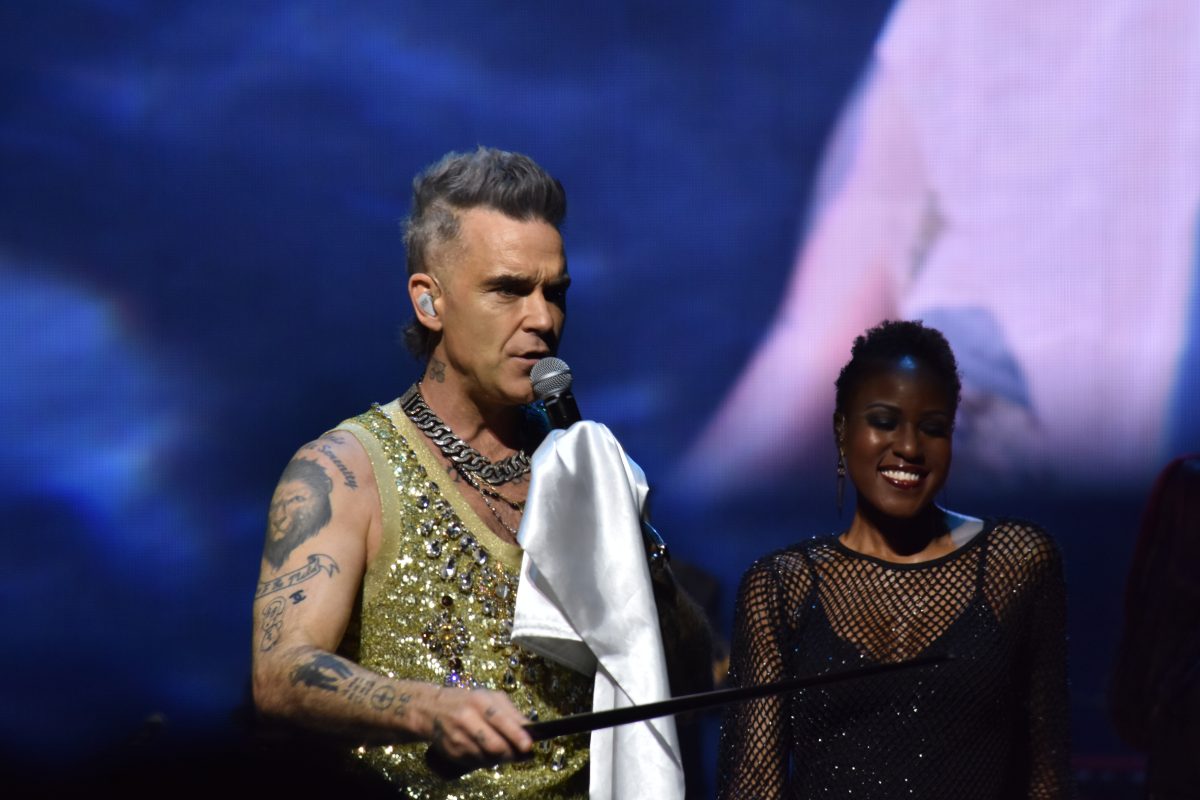 Robbie Williams unterbricht Konzert: Als er DAS auf der Tribüne sieht