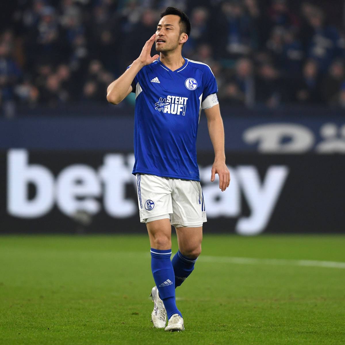 FC Schalke 04: Yoshida erleichtert über DIESE Entscheidung – „Es ist nicht einfach“
