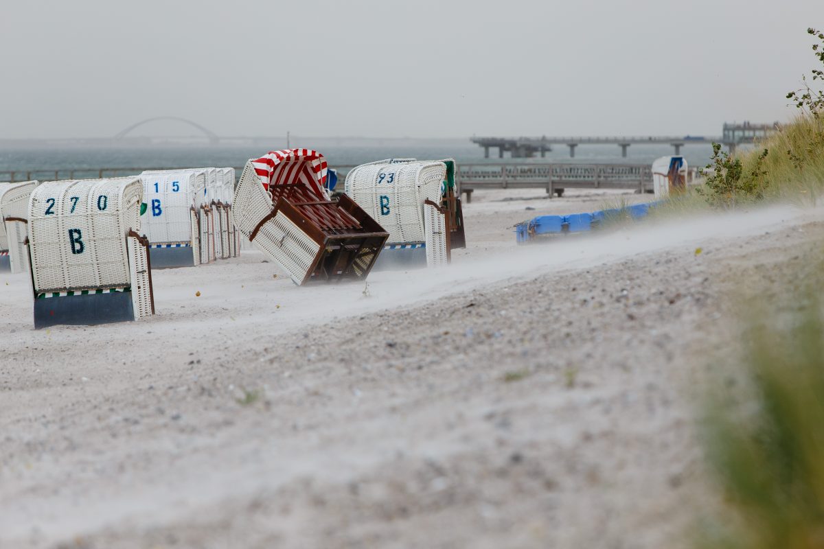 Urlaub an der Ostsee: Schwere Sturmflut trifft Touristen-Ort – Traumstrand plötzlich weggespült!