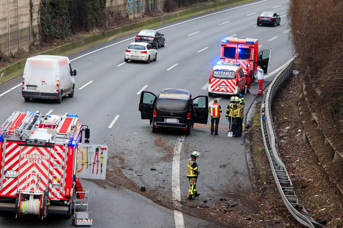 A40 In Essen: Zwei Verletzte Bei Schwerem Unfall ++ Stau-Chaos ...