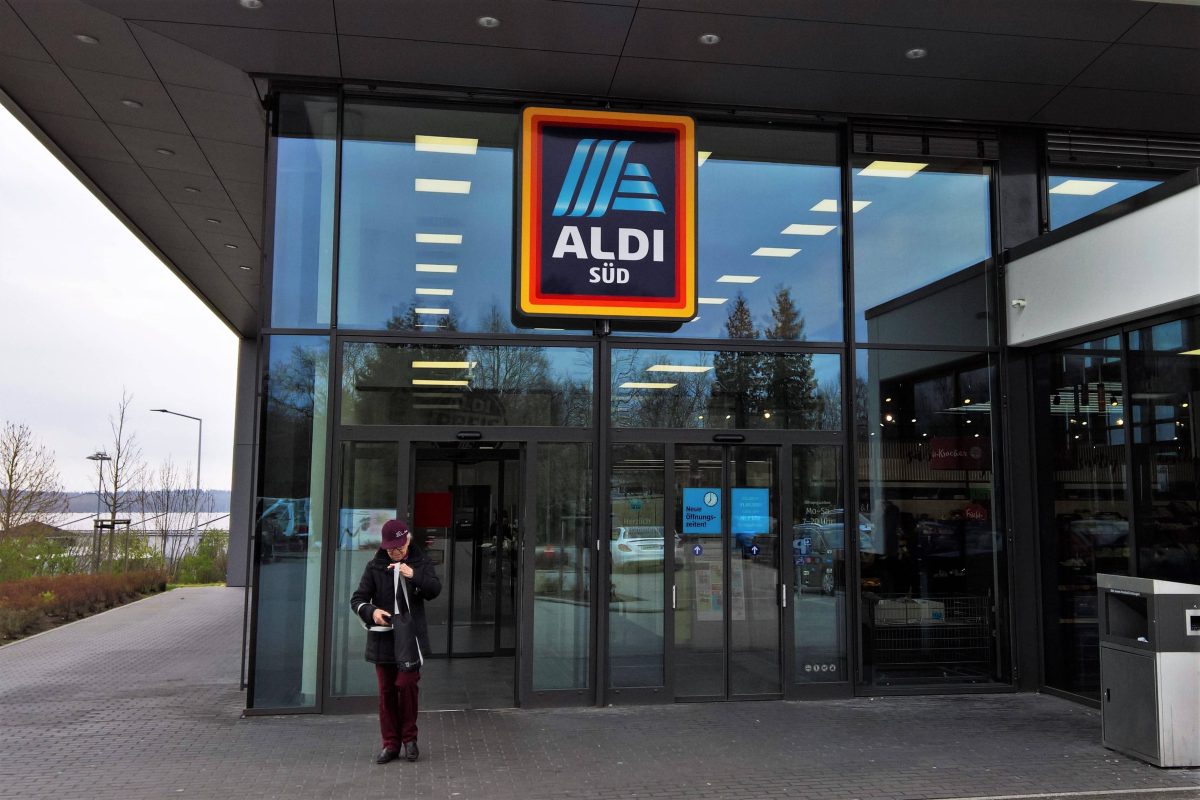 Der Discounter Aldi wendet einen bestimmten Trick an, um sich vor Diebstahl zu schützen. Für die Kunden ist die Technologie beinahe unsichtbar.