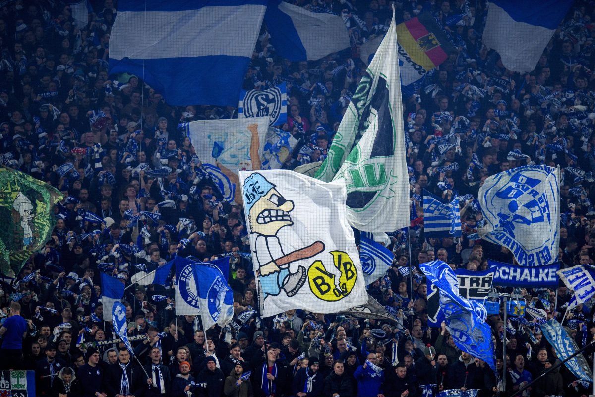 FC Schalke 04: Fans Angefressen - Sie Solidarisieren Sich Sogar Mit Dem ...