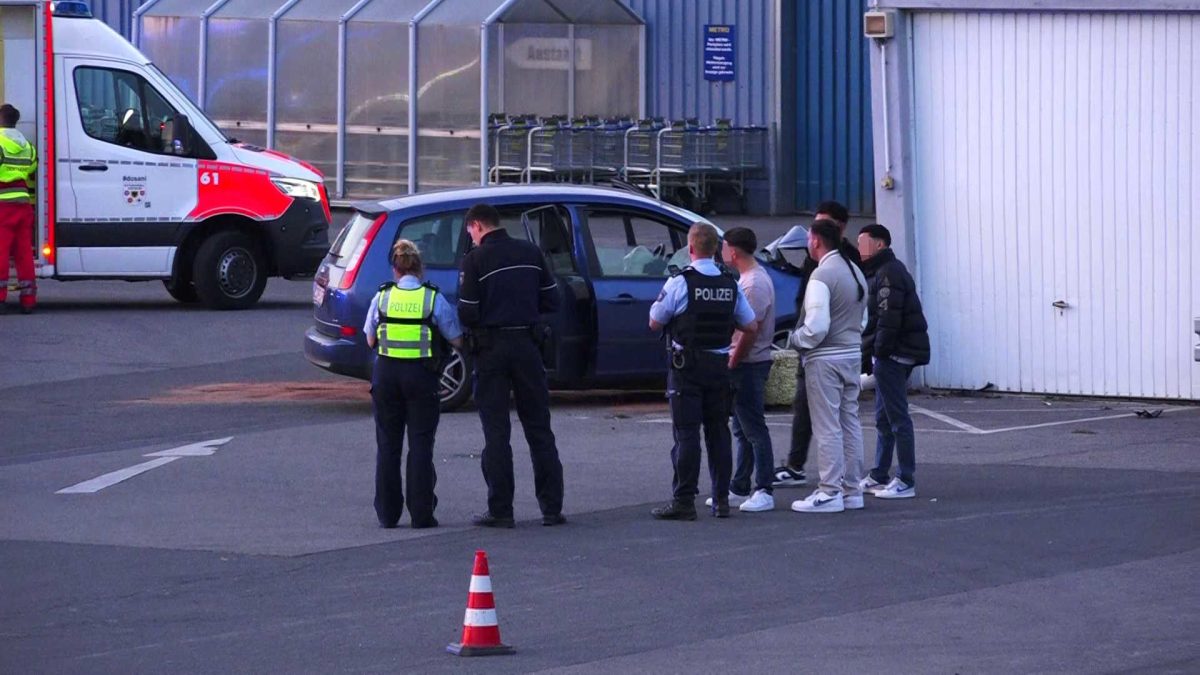 Dortmund: Schon wieder illegales Autorennen – Crash gegen Garage mit drei Verletzten