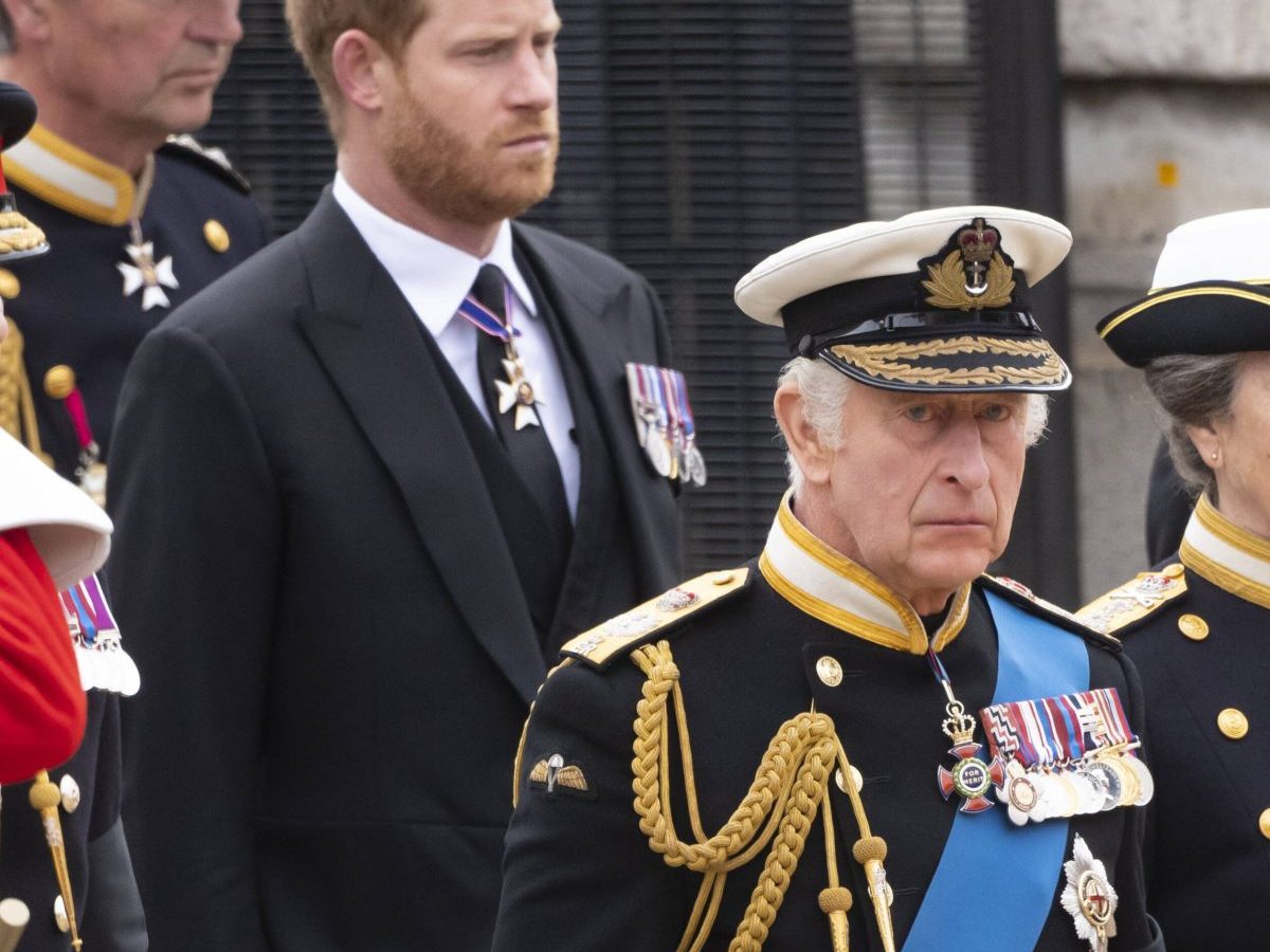 König Charles III.: Es herrscht Angst wegen Prinz Harry.