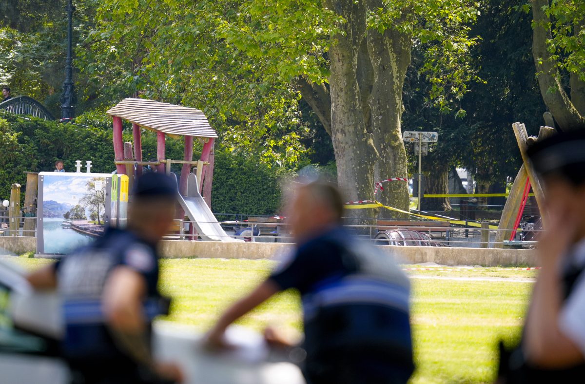 Frankreich steht unter Schock. In einer sÃ¼dfranzÃ¶sischen Stadt hat ein Mann Kinder und Erwachsene mit einem Messer verletzt.