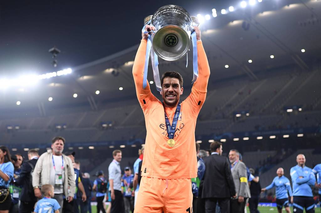 Ortega mit dem Champions-League-Pokal.