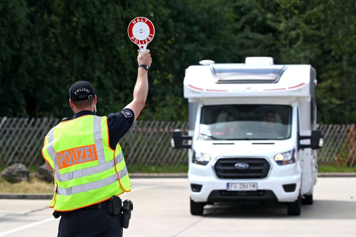 Auf einem beliebten Ausflugsparkplatz in Essen kommt es zu einem Diebstahl von einem Wohnmobil. Die Polizei hat die Fahndung aufgenommen und bitte um mithilfe der Bevölkerung.